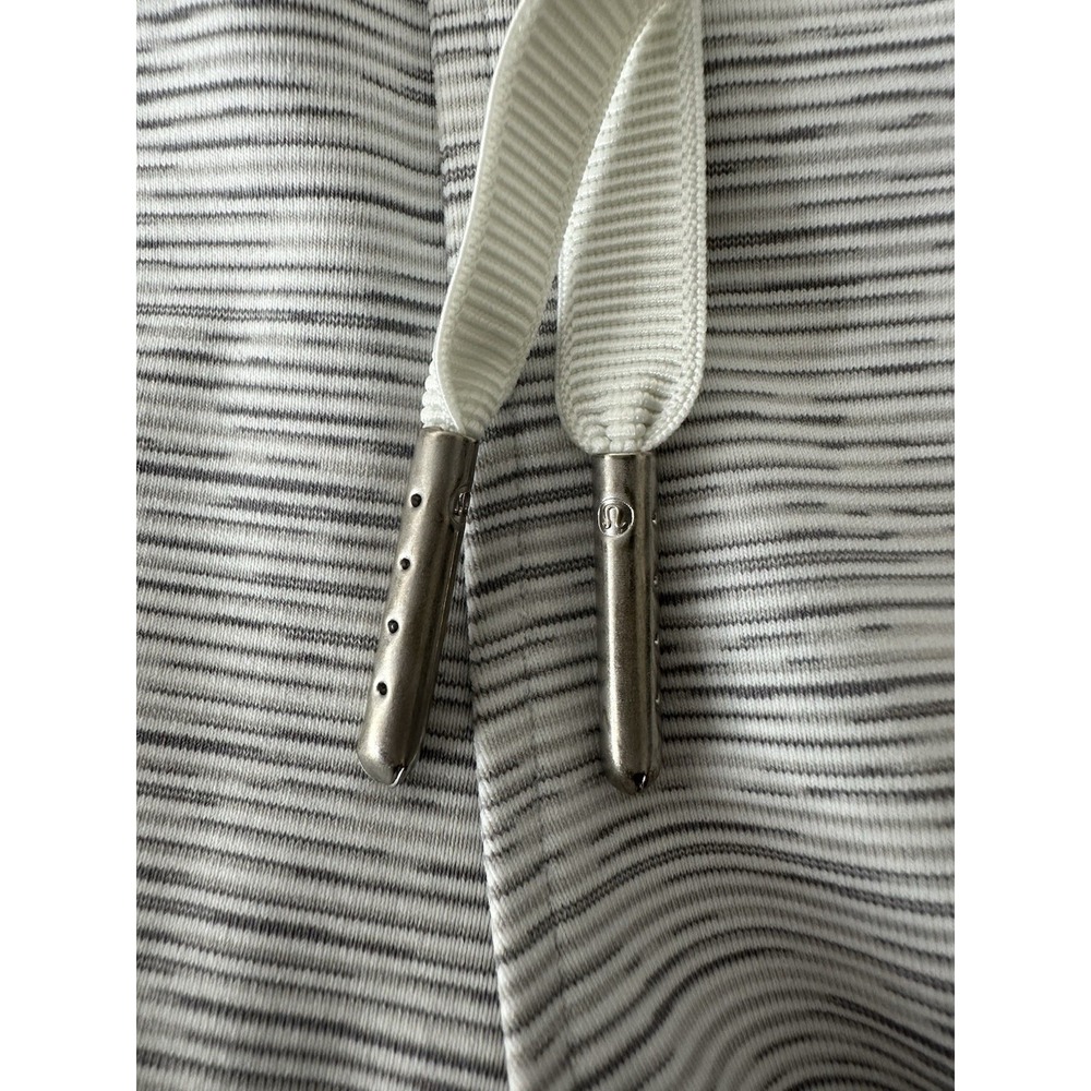 Lululemon On The Fly Crop Wee Are‎ From Space Pants Women Size 4 Gray Atheisure - Picture 4 of 9